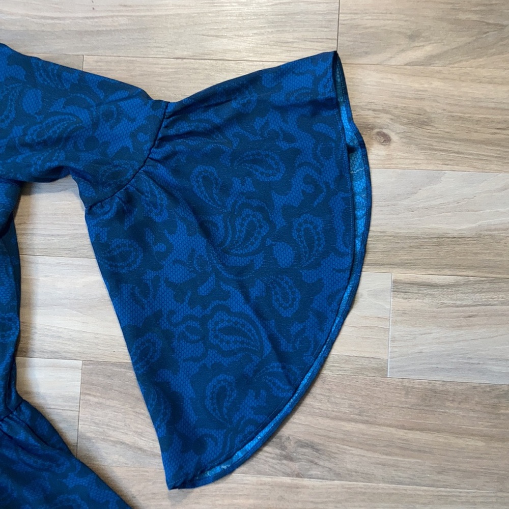 3/$45 DG2 by Diane Gilman top bell sleeve blouse abstract paisley print boho XS - Picture 6 of 17
